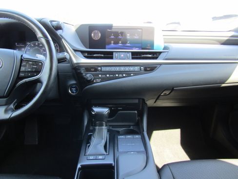 Used 2019 Lexus ES 300h image 11