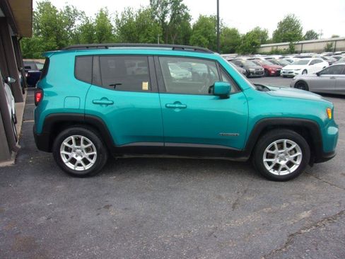 Used 2019 Jeep Renegade Latitude FWD image 4