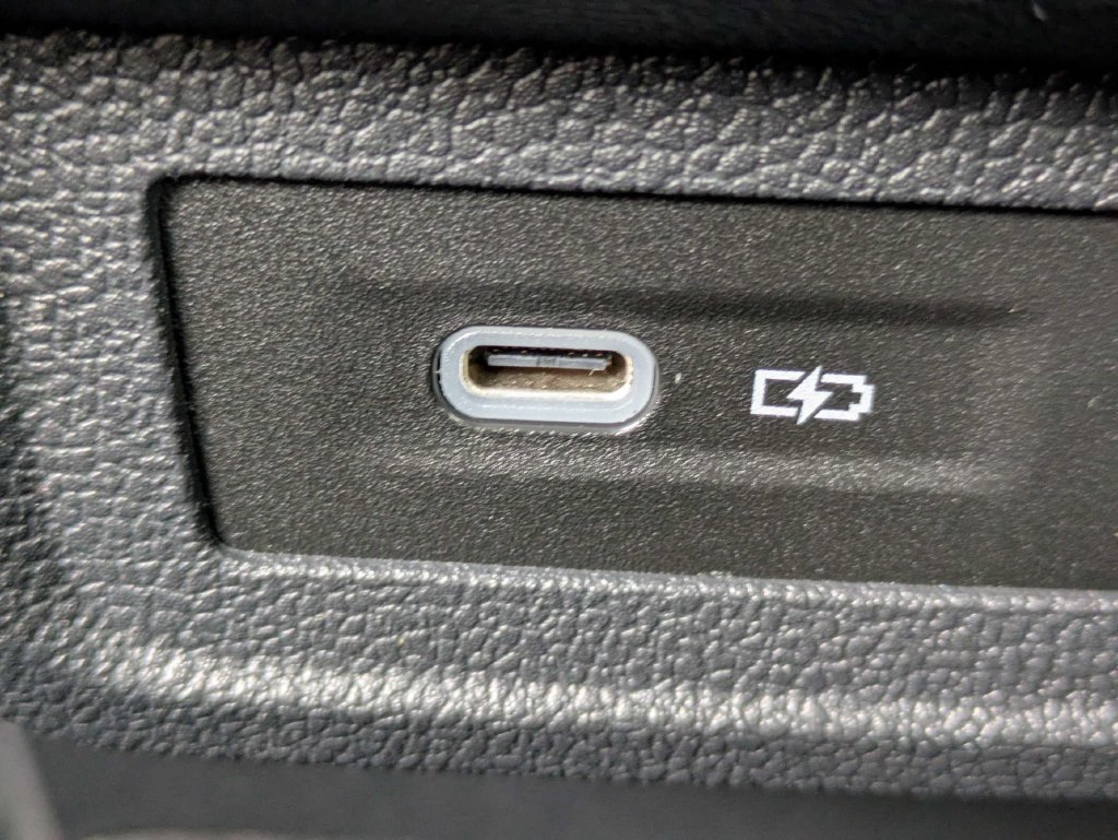 Certified 2024 Volkswagen Tiguan SE R-Line FWD image 17