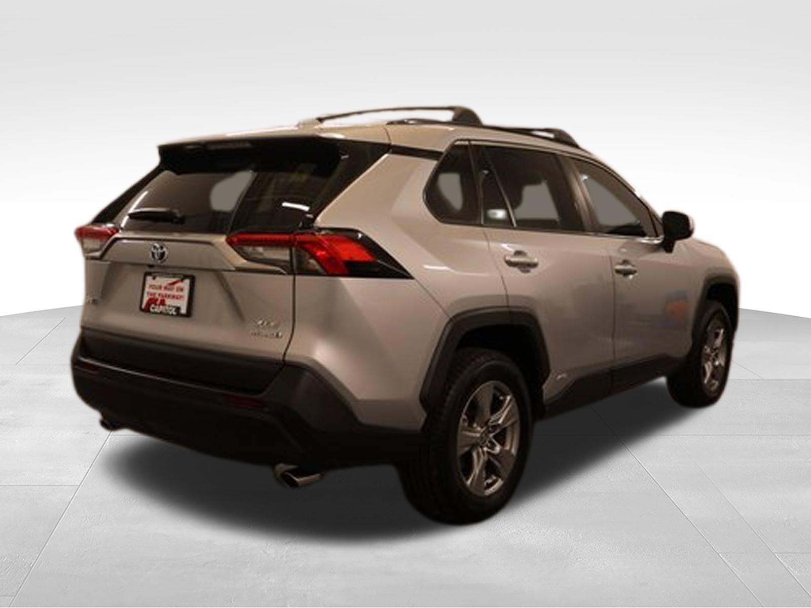 Used 2022 Toyota RAV4 XLE w/ Convenience Package AWD/4WD image 2