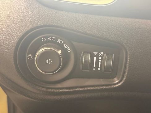 Used 2015 Jeep Renegade Limited AWD/4WD image 12