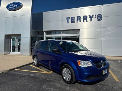 Used 2019 Dodge Grand Caravan SE w/ UConnect Hands-Free Group