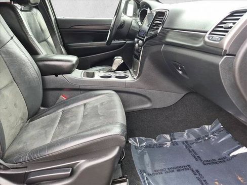 Used 2019 Jeep Grand Cherokee Altitude AWD/4WD image 27