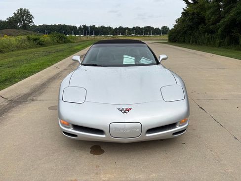 Used 2001 Chevrolet Corvette Convertible w/ Preferred Equipment Group2 RWD image 12