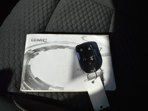Used 2017 GMC Acadia SLE w/ Driver Alert Package I FWD image 19