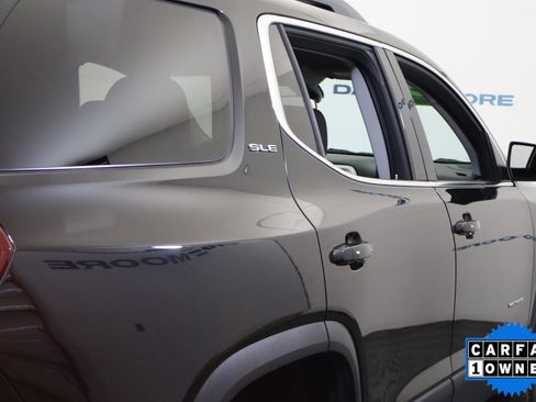 Used 2023 GMC Acadia SLE w/ Driver Convenience Package image 6