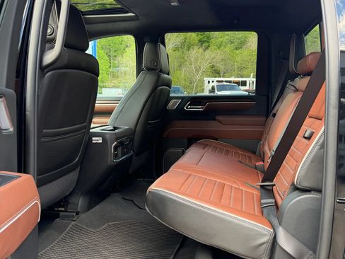 Used 2025 GMC Sierra 3500 Denali Ultimate AWD/4WD image 19