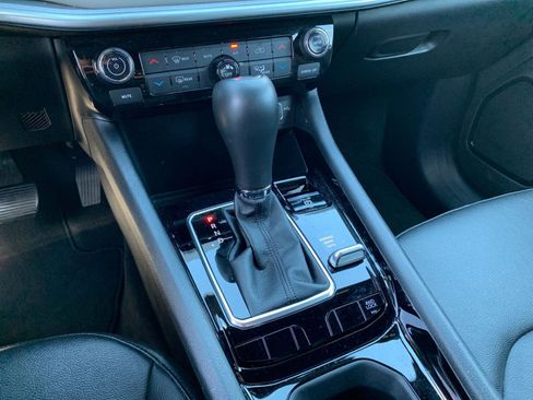 Used 2025 Jeep Compass Limited image 42