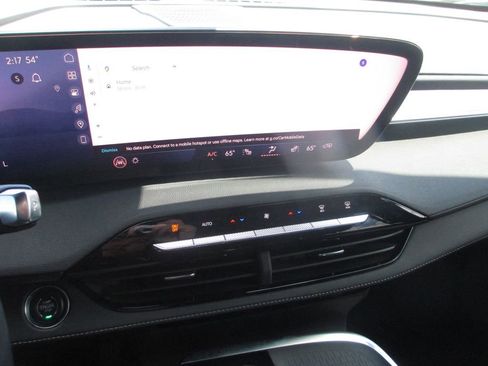 Certified 2025 Buick Enclave Sport Touring FWD image 31