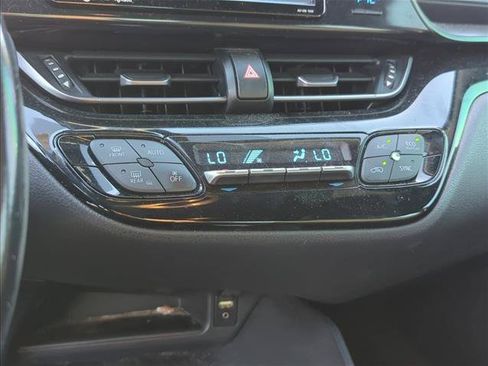 Used 2018 Toyota C-HR XLE FWD image 19