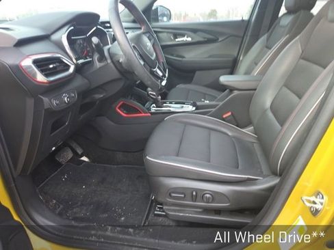 Used 2023 Chevrolet TrailBlazer RS w/ Sun and Liftgate Package image 9