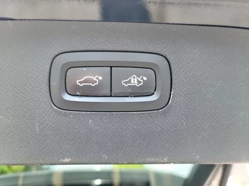 Used 2018 Volvo XC90 T6 Momentum w/ Convenience Package AWD/4WD image 33