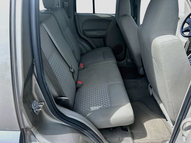 Used 2006 Jeep Liberty Sport AWD/4WD image 31