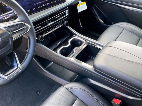 Used 2026 Chevrolet Traverse LT image 17