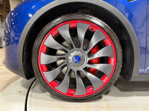 Used 2024 Tesla Model Y Performance image 36