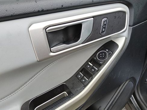 Used 2021 Ford Explorer XLT w/ Equipment Group 202A image 18