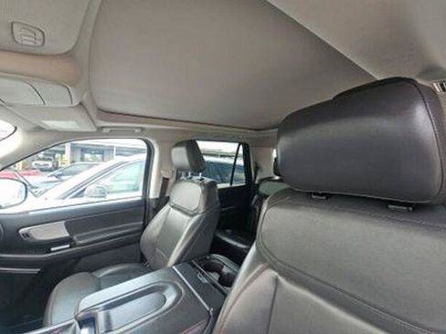 Used 2025 Ford Expedition Active AWD/4WD image 8