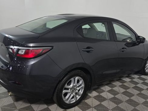 Used 2017 Toyota Yaris iA image 2