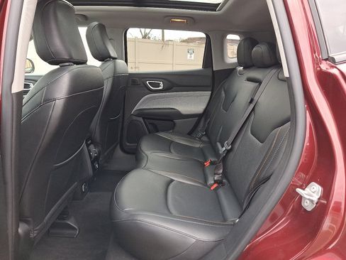 Used 2022 Jeep Compass Latitude w/ Sun and Sound Group image 11