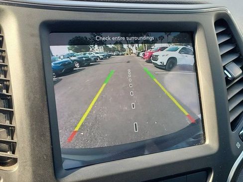 Used 2022 Jeep Cherokee Latitude Lux image 25