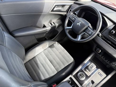 Used 2025 Mitsubishi Outlander SE AWD/4WD image 12