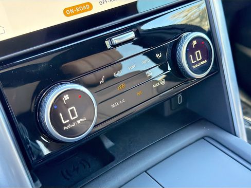 New 2026 Land Rover Discovery Limited Edition image 34