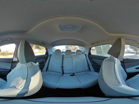 Used 2025 Hyundai Elantra Limited image 43