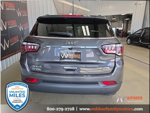 Used 2024 Jeep Compass Latitude AWD/4WD image 8