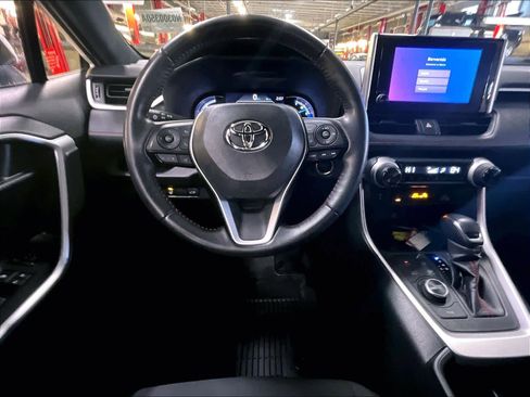 Used 2023 Toyota RAV4 SE image 17