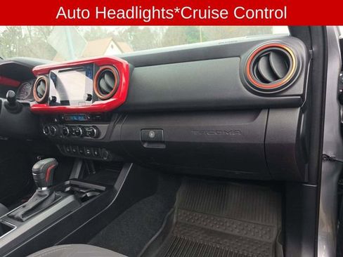 Used 2017 Toyota Tacoma TRD Off-Road w/ Premium & Technology Package image 13