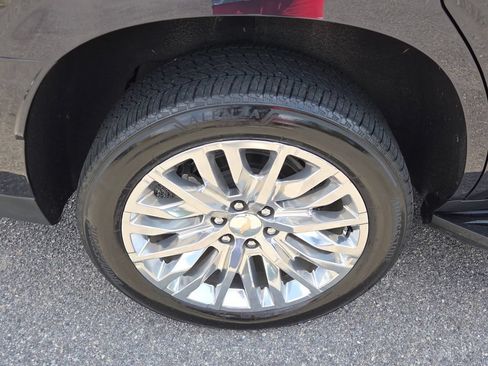 Certified 2025 Chevrolet Tahoe Premier RWD image 14