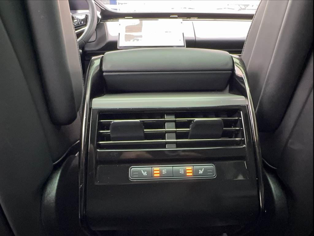 Used 2023 Land Rover Range Rover Sport SE AWD/4WD image 40