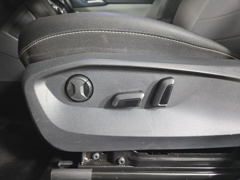 Used 2024 Volkswagen Taos SE FWD image 30