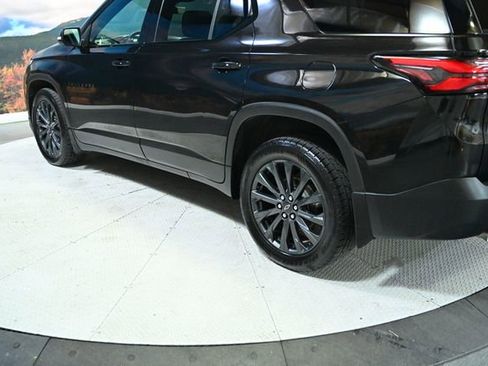 Used 2023 Chevrolet Traverse RS image 8