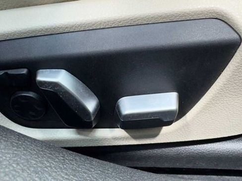 Used 2016 BMW 340i xDrive Sedan AWD/4WD image 11