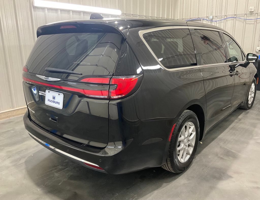 Used 2025 Chrysler Pacifica Select FWD image 22