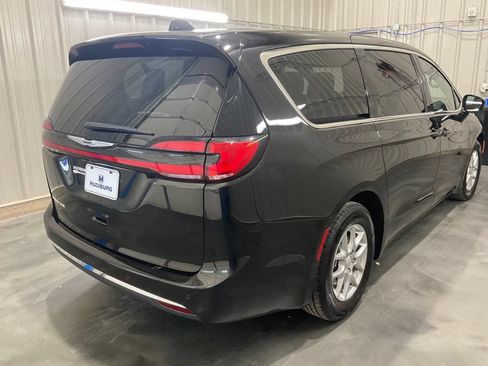 Used 2025 Chrysler Pacifica Select FWD image 22