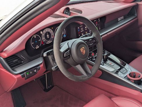 Used 2025 Porsche 911 Carrera S image 4