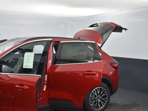 New 2025 Ford Escape SE w/ PHEV Premium Package image 22