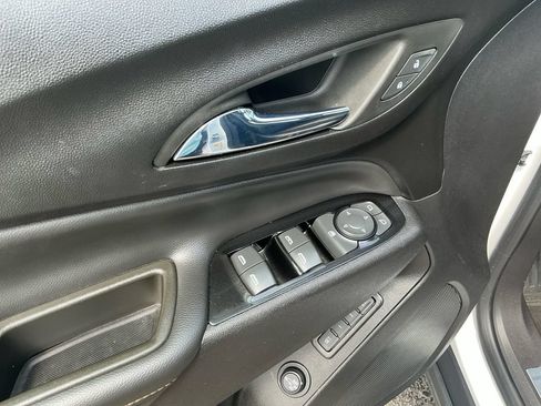 Used 2023 Chevrolet Equinox Premier FWD image 16