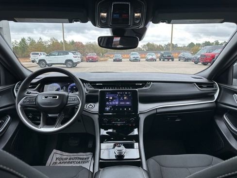 Certified 2024 Jeep Grand Cherokee L Laredo image 33