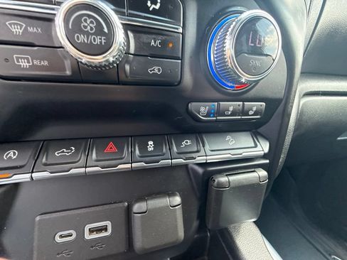 Used 2021 GMC Sierra 1500 AT4 w/ AT4 Value Package AWD/4WD image 18