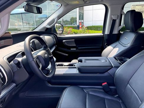 New 2026 Ford Expedition Platinum w/ Driver's Package AWD/4WD image 9