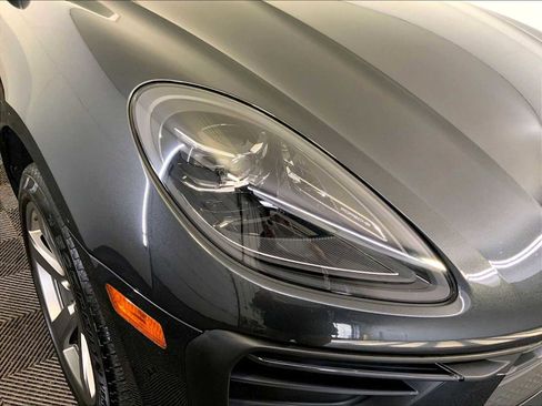 Certified 2024 Porsche Macan image 12