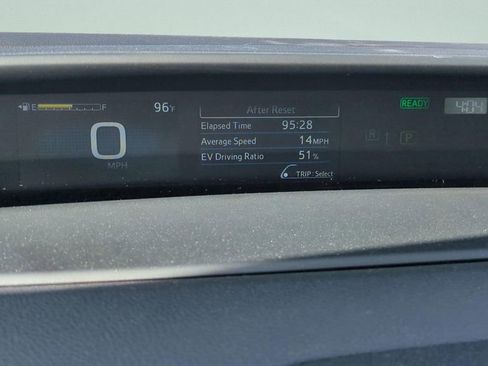 Used 2022 Toyota Prius XLE image 23