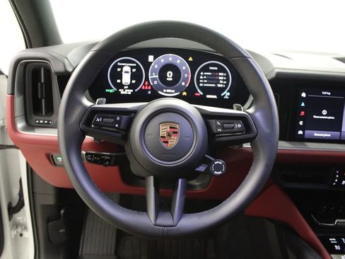 Certified 2025 Porsche Cayenne AWD/4WD image 21