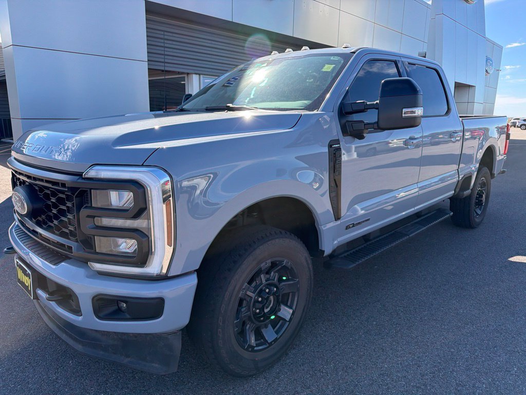 Used 2024 Ford F250 4x4 Crew Cab Super Duty image 2