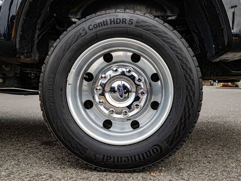 Used 2025 Ford F450 Platinum w/ FX4 Off-Road Package image 11