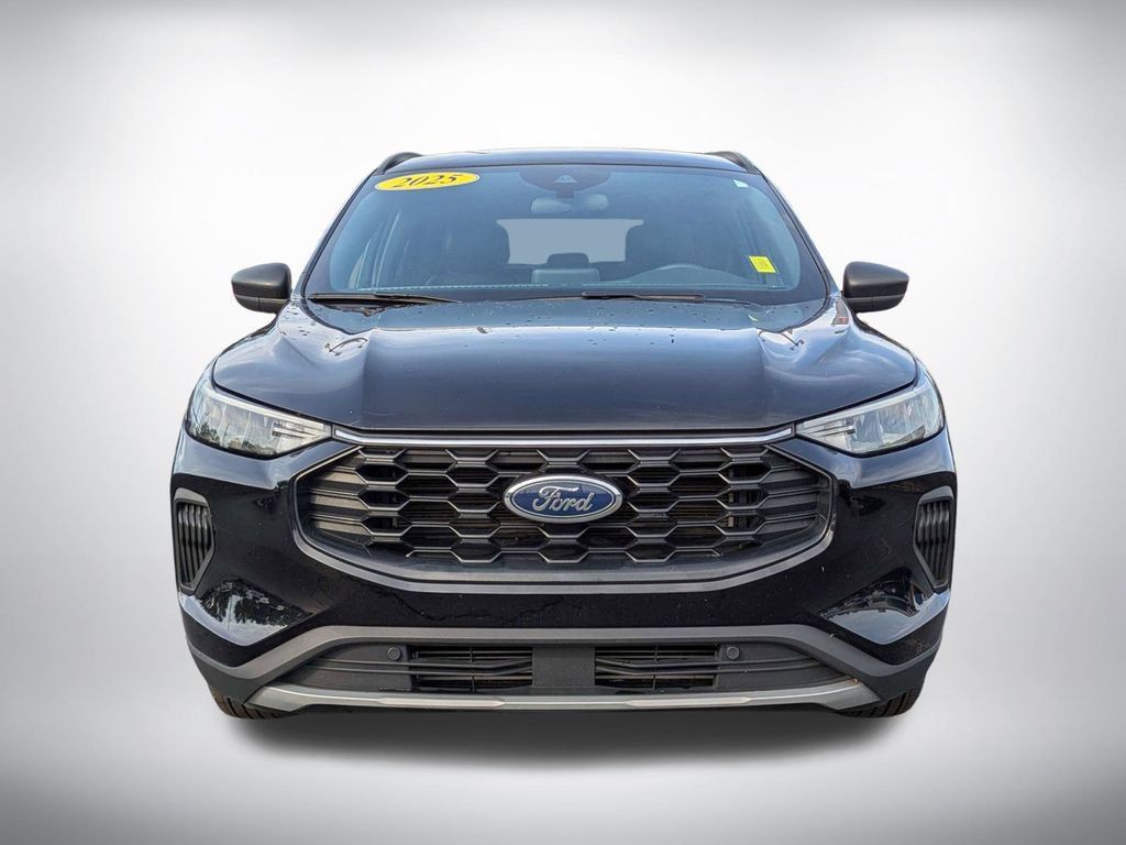 Used 2025 Ford Escape ST-Line FWD image 9