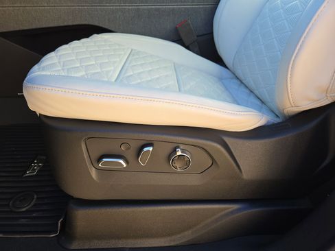 New 2026 Cadillac Escalade Platinum Sport w/ LPO, ONYX Package image 17